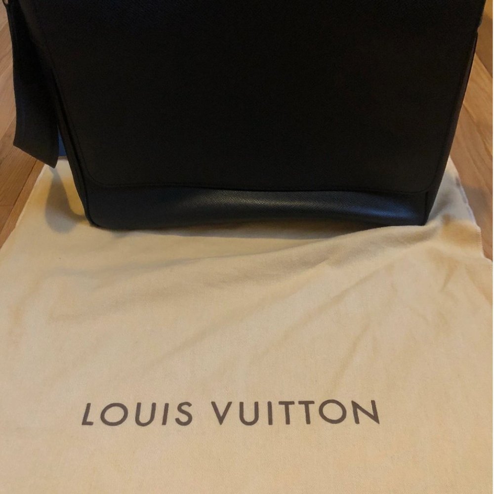 LV bag - Picture 3 of 4